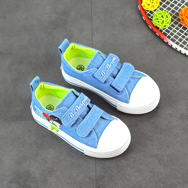 Παιδικά πάνινα παπούτσια κατάλληλα για αγόρια σε τρία χρώματα