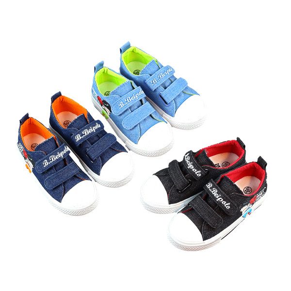 Παιδικά πάνινα παπούτσια κατάλληλα για αγόρια σε τρία χρώματα