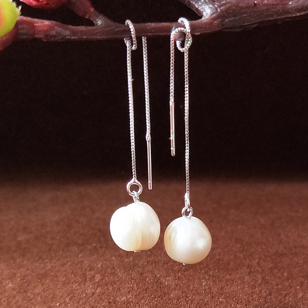 Női fülbevaló lógó gyöngyökkel