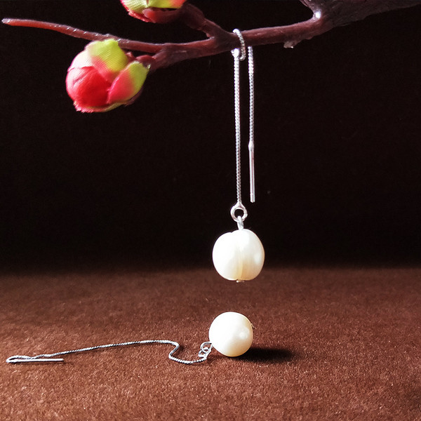 Női fülbevaló lógó gyöngyökkel