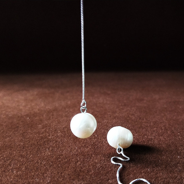 Női fülbevaló lógó gyöngyökkel