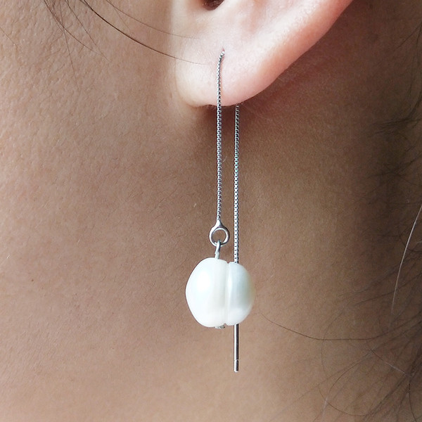 Női fülbevaló lógó gyöngyökkel