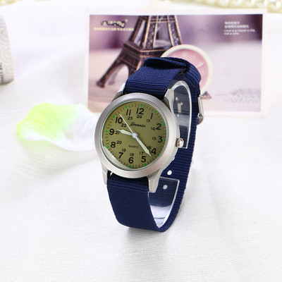 Férfi napi kvarcóra több színben