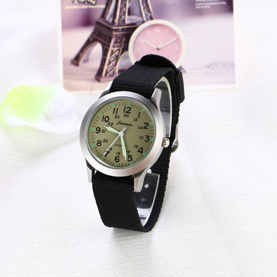 Férfi napi kvarcóra több színben