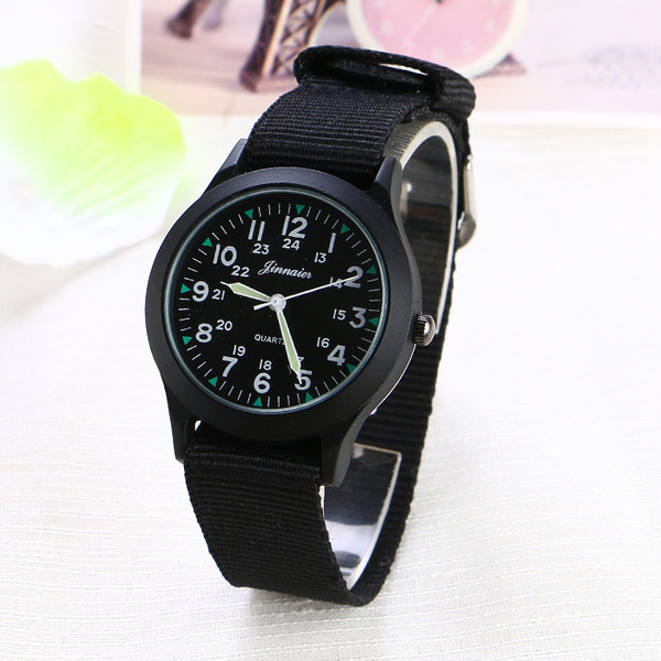 Férfi napi kvarcóra több színben