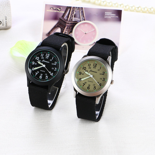 Férfi napi kvarcóra több színben