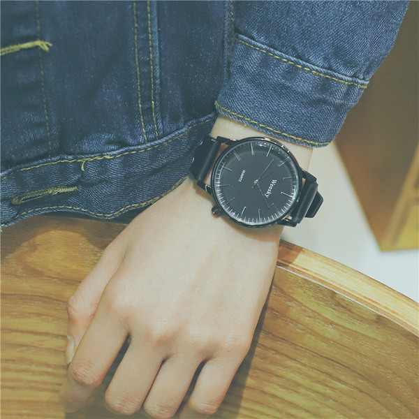 Ceas zilnic pentru bărbați în patru culori