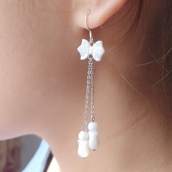 Cercei de dama in culoare deschisa