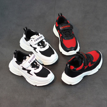 Αθλητικά πάνινα παπούτσια κατάλληλα για κορίτσια και αγόρια σε λευκό και κόκκινο χρώμα