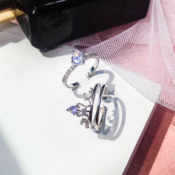 Női gyűrű korona formájában ezüst és arany színben