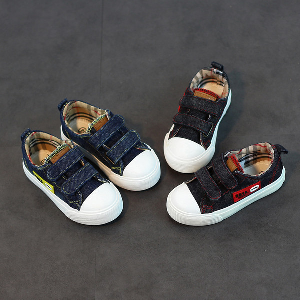 Детски обувки с лепенки за момичета и момчета в два цвята