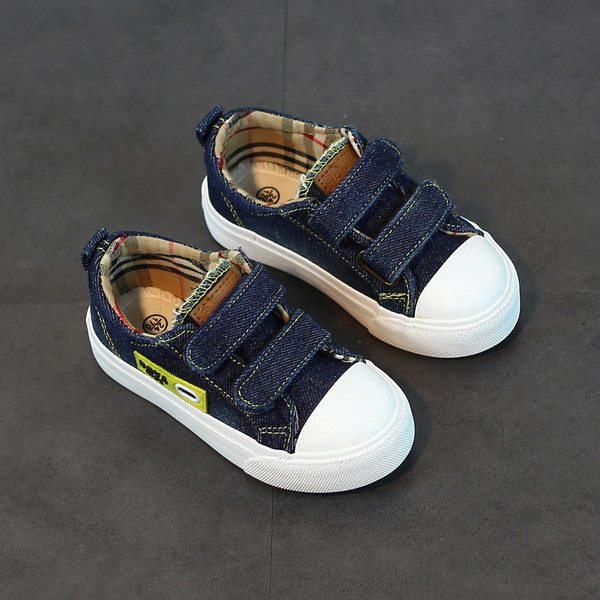 Детски обувки с лепенки за момичета и момчета в два цвята