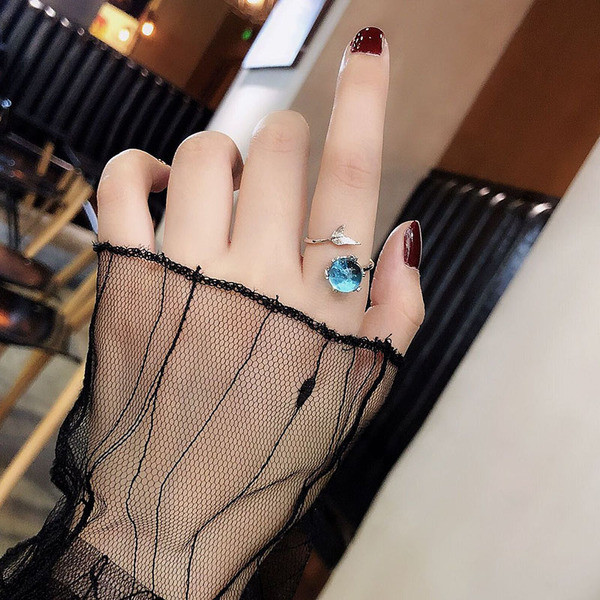 Finom női gyűrű arany és ezüst színben