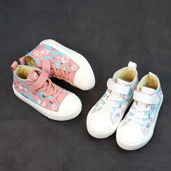 Napi gyerek tornacipő lányoknak két színben