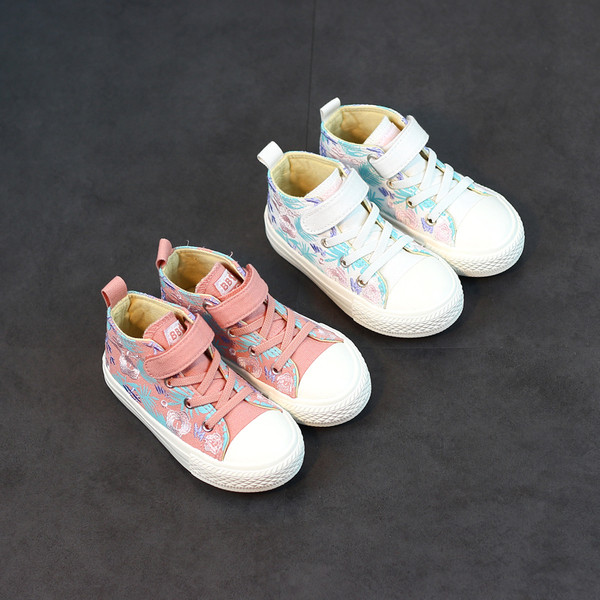 Napi gyerek tornacipő lányoknak két színben