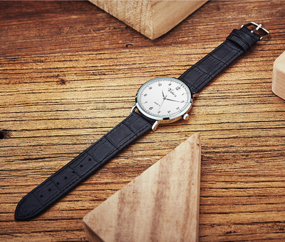 Ежедневен мъжки кварцов часовник в три цвята