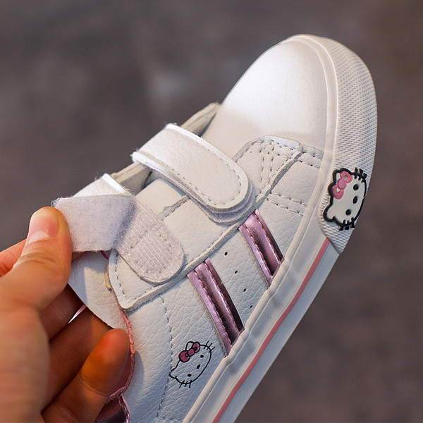 Modern gyerek tornacipő lányoknak színes rátéttel és matricákkal több színben