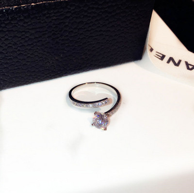 Stílusos női gyűrű ezüst színben díszkövekkel