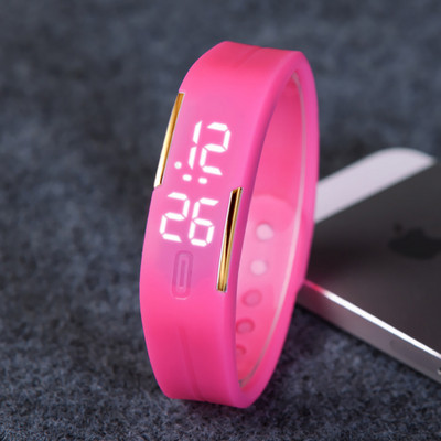 Ceas sport din silicon in diferite culori potrivite pentru barbati si femei