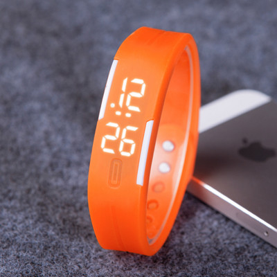Ceas sport din silicon in diferite culori potrivite pentru barbati si femei