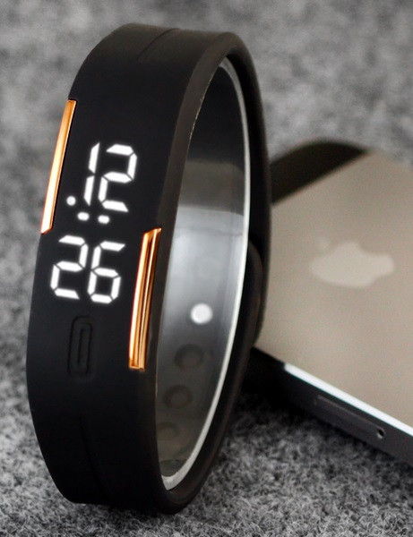 Ceas sport din silicon in diferite culori potrivite pentru barbati si femei