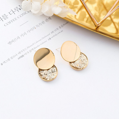 Стилни златисти дамски обеци в няколко модела