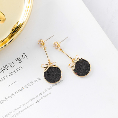 Стилни златисти дамски обеци в няколко модела