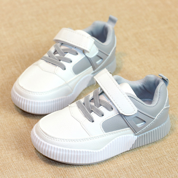 Детски обувки подходящи за момичета и момчета в няколко цвята