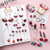 Különböző formájú női fülbevalók