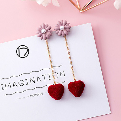 Különböző formájú női fülbevalók