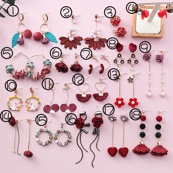 Különböző formájú női fülbevalók