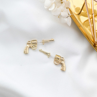 Обеци подходящи за мъже и жени