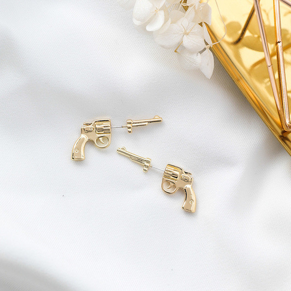 Обеци подходящи за мъже и жени