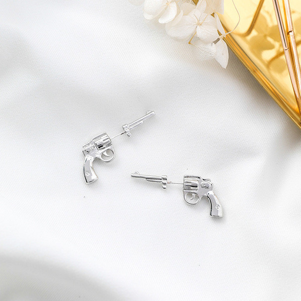 Обеци подходящи за мъже и жени