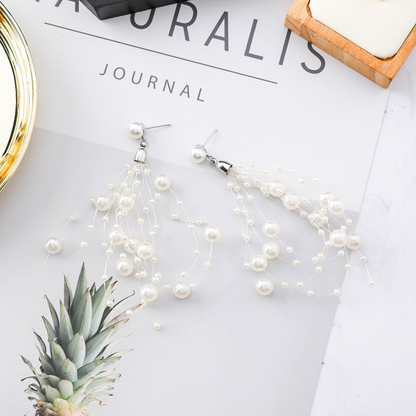 Könnyű női fülbevaló gyöngyökkel