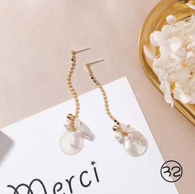 Diferite modele de cercei de dama de culoare deschisa