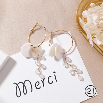 Diferite modele de cercei de dama de culoare deschisa