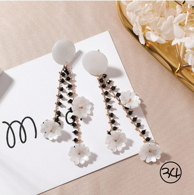 Diferite modele de cercei de dama de culoare deschisa