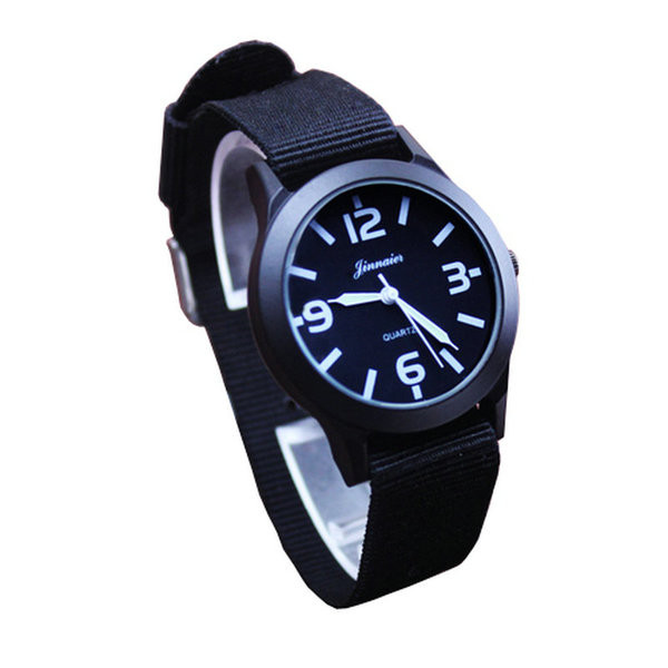 Ceas de zi cu zi pentru bărbați în diferite culori