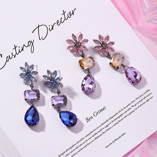 Cercei eleganti de dama cu pietre in doua culori