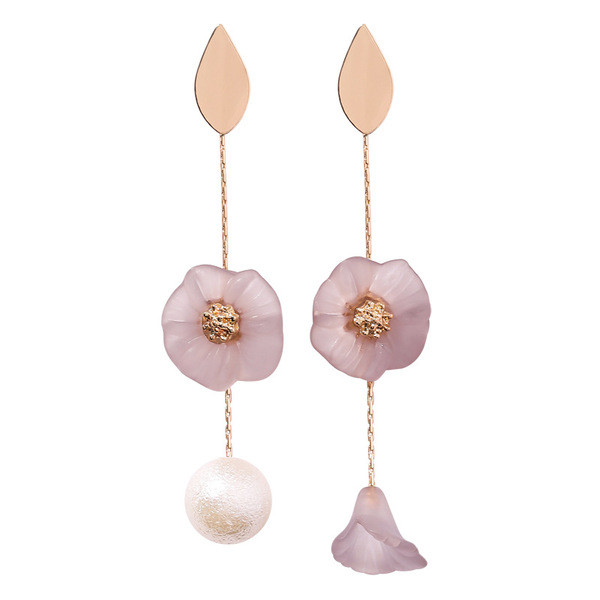 Elegáns női fülbevaló virágmotívumokkal