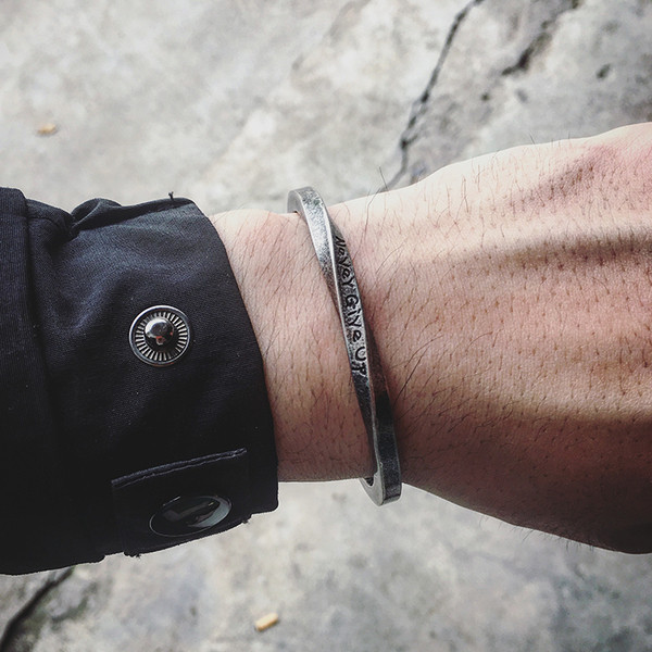 Bratara in mai multe culori potrivita pentru femei si barbati