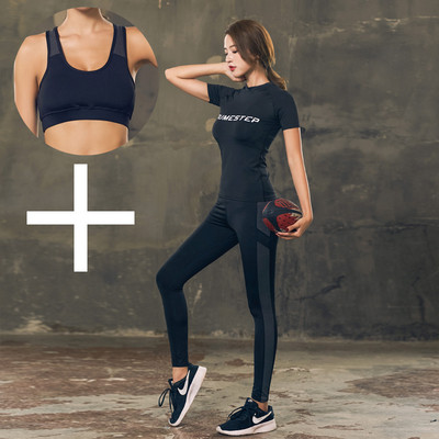 Îmbrăcăminte de yoga într-un set din două sau trei părți - tricou, jambiere și top