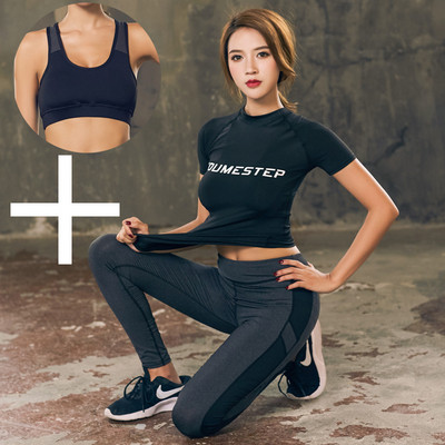 Îmbrăcăminte de yoga într-un set din două sau trei părți - tricou, jambiere și top