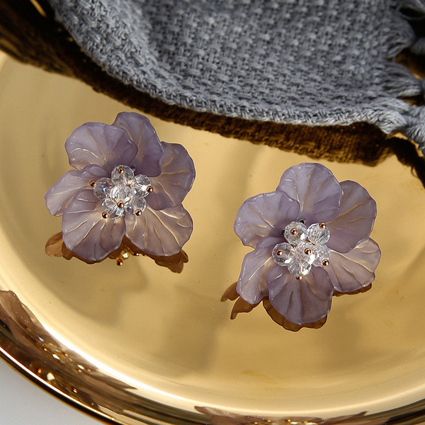 Cercei de dama cu motive florale in trei culori