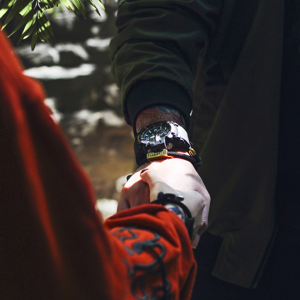 Bratari barbatesti in doua culori