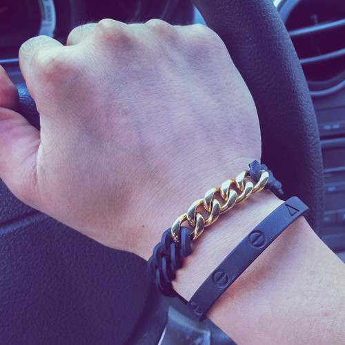 Bratara barbateasca in doua culori