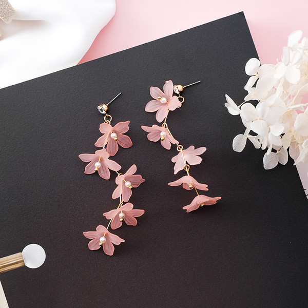 Cercei de dama cu elemente florale