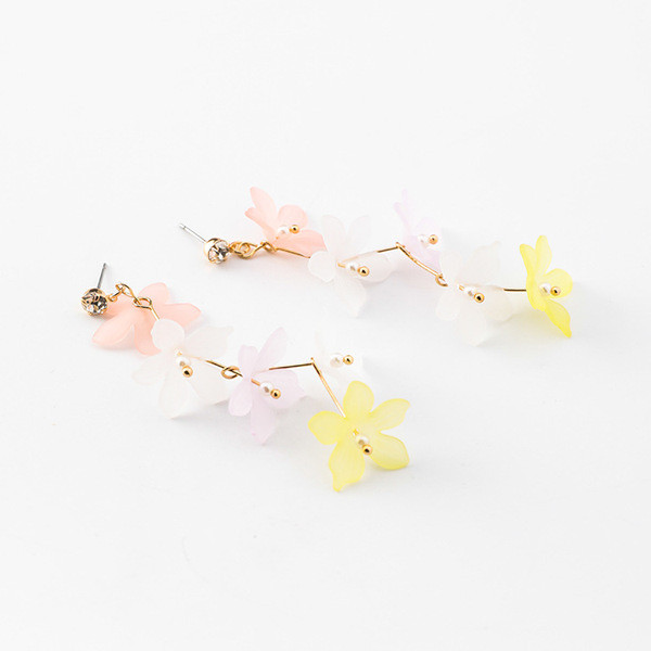 Cercei de dama cu elemente florale