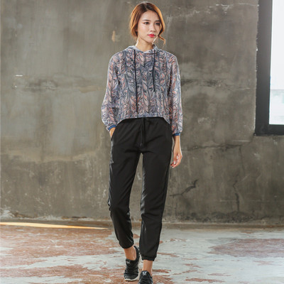 Îmbrăcăminte sport pentru yoga în două și trei părți - bluză cu glugă, bustieră și jambiere